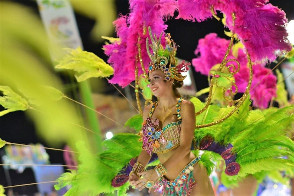 Roldán vive la segunda noche de Carnaval con un gran show musical